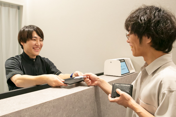 メンズ美容クリニックRevios心斎橋院の美肌治療の流れ。お会計